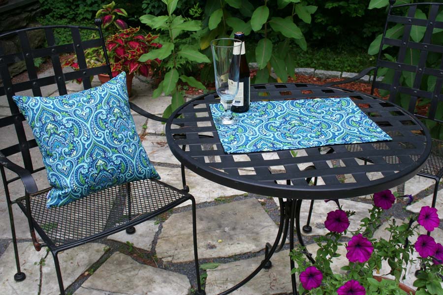 Walthamstow Indoor/Outdoor Placemat and pillow