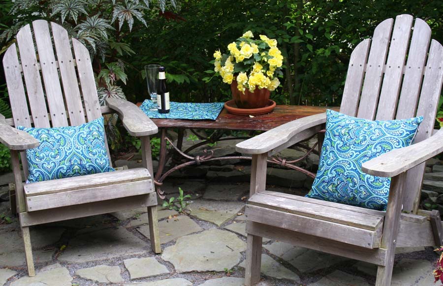 Walthamstow Indoor/Outdoor Placemat and 2 sizes of pillows